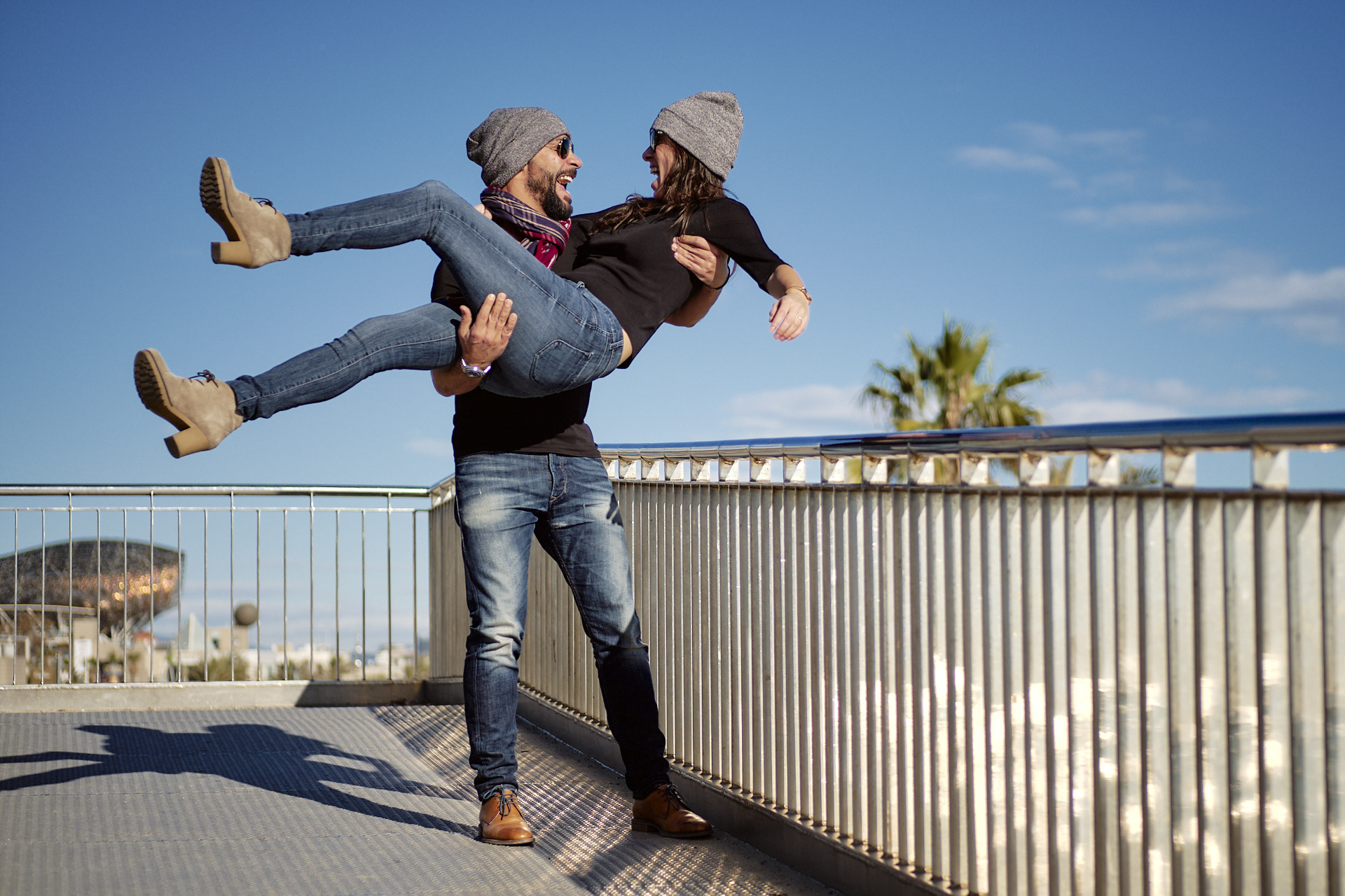 Fotografía de pareja en el Gótico de Barcelona